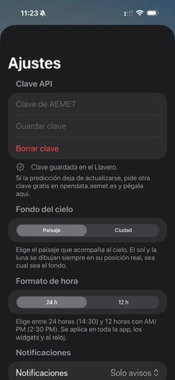 Aura Settings, the Clave API section with the AEMET key field and Guardar clave
